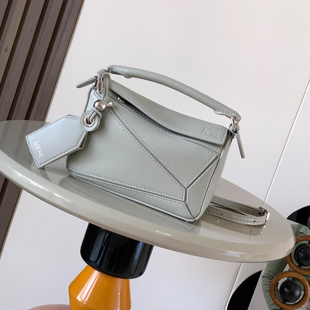 Loewe Small Featherlight Puzzle bag in nappa lambskin(HIGH-END GRADE)